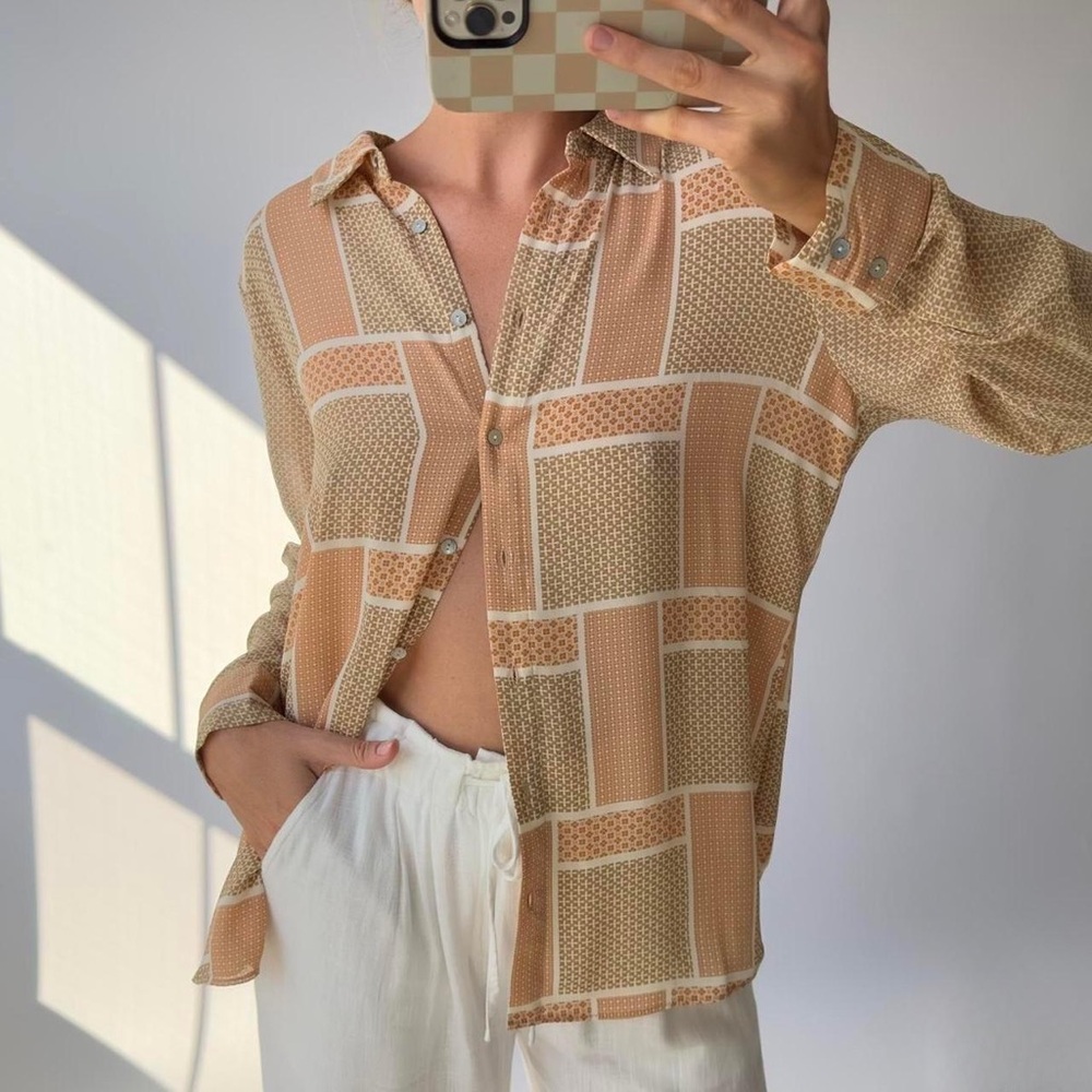 Rose & Olive Button Up Collared Blouse, Large.